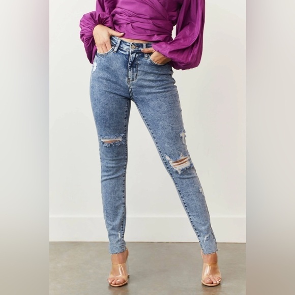 Judy Blue Light Acid Wash High Rise Torn Skinny Jean Size 13/31 - Picture 1 of 11